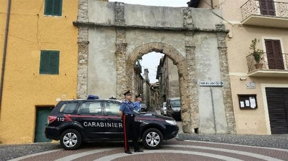 Disturba i clienti di un locale e aggredisce i carabinieri: arrestata e portata a Rebibbia