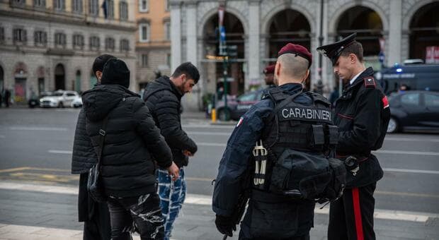  Pestate a caso per strada, l?aggressore di Milano preso dai militari a Roma 