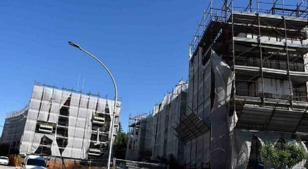  Superbonus, ditta sparita dopo aver montato le impalcature. L'odissea di 120 famiglie in 6 palazzine: «Murati vivi da 4 anni» 