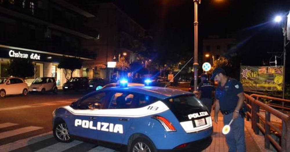 Insulti alla pattuglia durante la movida, denunciato un trentenne a Cassino
