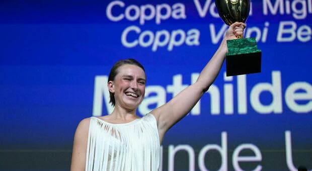  Venezia, colpo di scena: ecco chi ha vinto il Leone d'oro, la Coppa Volpi e il Premio Marcello Mastroianni. Tutti i vincitori 