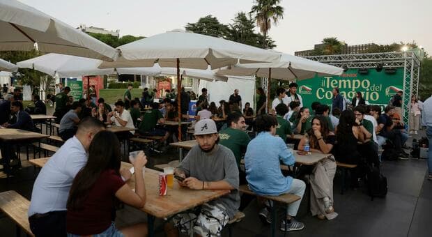  Roma, rubano birra e formaggi alla festa di FdI: denunciati due studenti universitari di 20 anni 