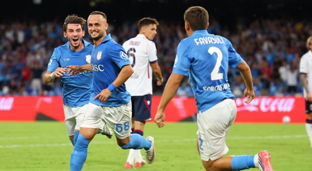  Napoli-Bologna 1-0, le pagelle: Favasuli (7) decisivo nella ripresa, Lobotka (7) non sbaglia, Bernardeschi (5,5) perde lucidità 