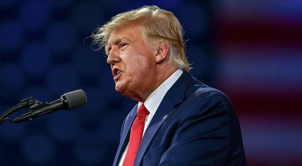  Donald Trump è diventato obeso? Il medico: «Stress da presidenza dietro i 10 chili in più» 