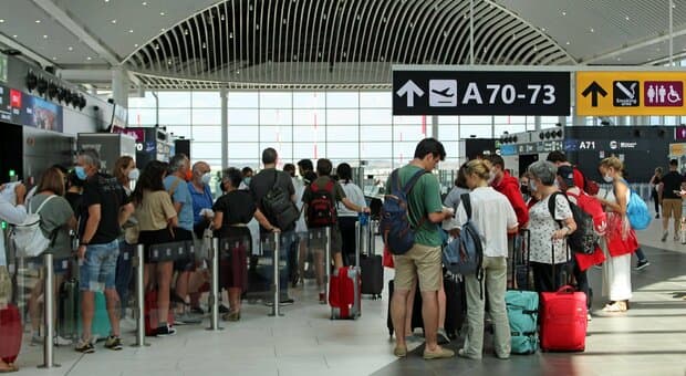  Aeroporti Roma al Ft: «Rischio caos estivo con i controlli biometrici in entrata Ue, siamo preoccupati» 