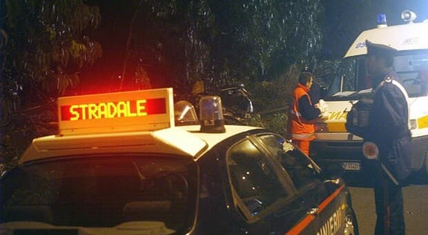  Roma, ladri in fuga da Monterotondo: l'inseguimento di un?ora e mezza sulla Colombo, poi lo schianto 
