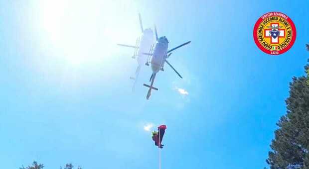  Monte Cavo, escursionista cade lungo un sentiero: il settantenne salvato dal Soccorso Alpino 