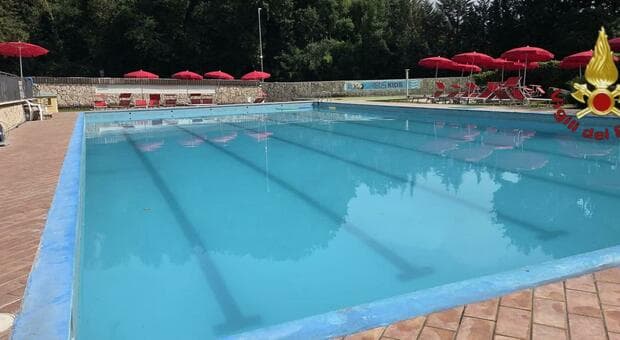  Piscine, arriva la stretta: bocchettoni devono impedire l'effetto ventosa e obbligo di cuffia per i minori di 16 anni. La nuova legge 
