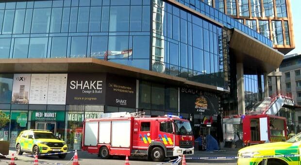  Incendio Bruxelles, in fiamme la torre Oxy. «Diversi morti e almeno sei dispersi» 