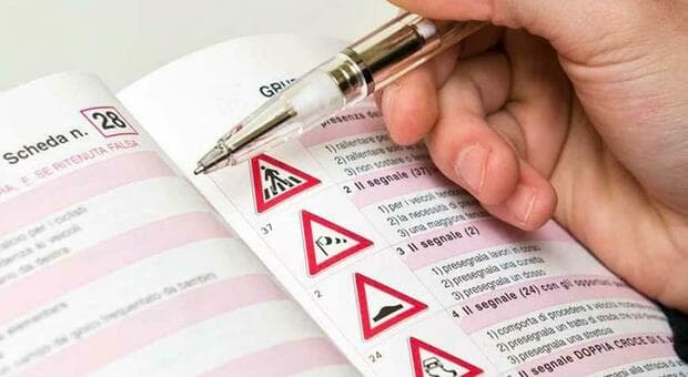  Patente, incubo esame di teoria: «Passa solo un romano su due» 
