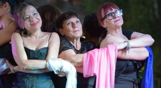  Roma, dalle piscine alle spiagge l?estate in città degli over 70. «La nostra vacanza è qui» 