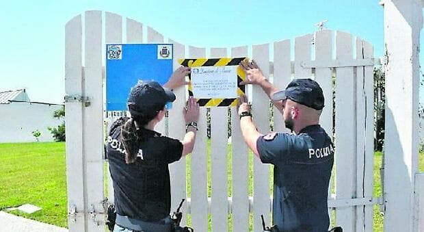  Dadaumpa, notti di discoteca senza autorizzazioni a Fiumicino. La Questura: «Stop alle feste in spiaggia» 