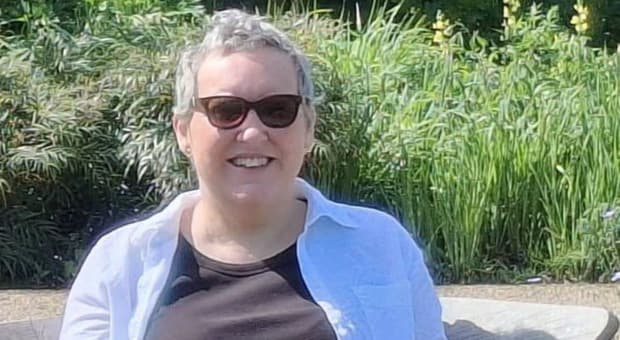  «Sono stata la prima al mondo a ricevere una nuova terapia contro il cancro. Avevo un tumore ovarico avanzato: ho avuto paura, ma volevo fare la differenza» 