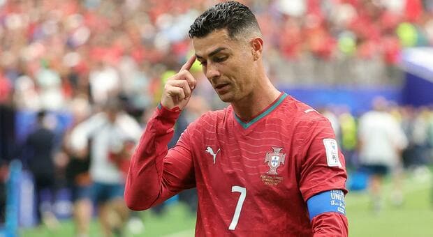  Cristiano Ronaldo, il grande flop del Mondiale (finora). La stampa portoghese lo fa a pezzi: «Invisibile per 90 minuti» 