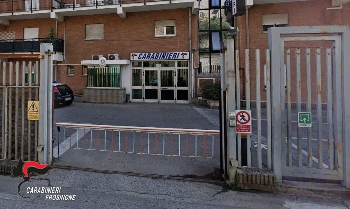 Frosinone, truffa informatica prosciuga i risparmi: donna minaccia di togliersi la vita, salvata dai Carabinieri