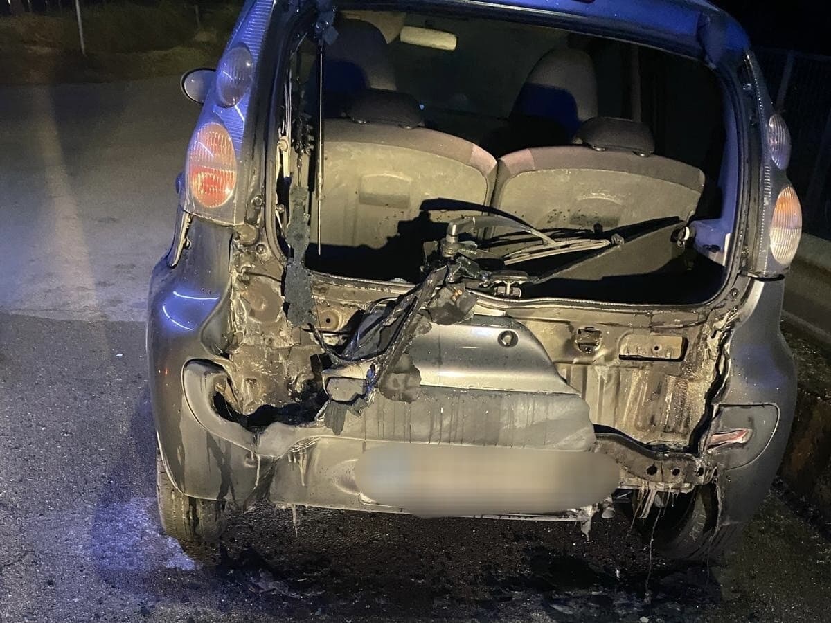 Auto in fiamme nella notte, indagini dei carabinieri