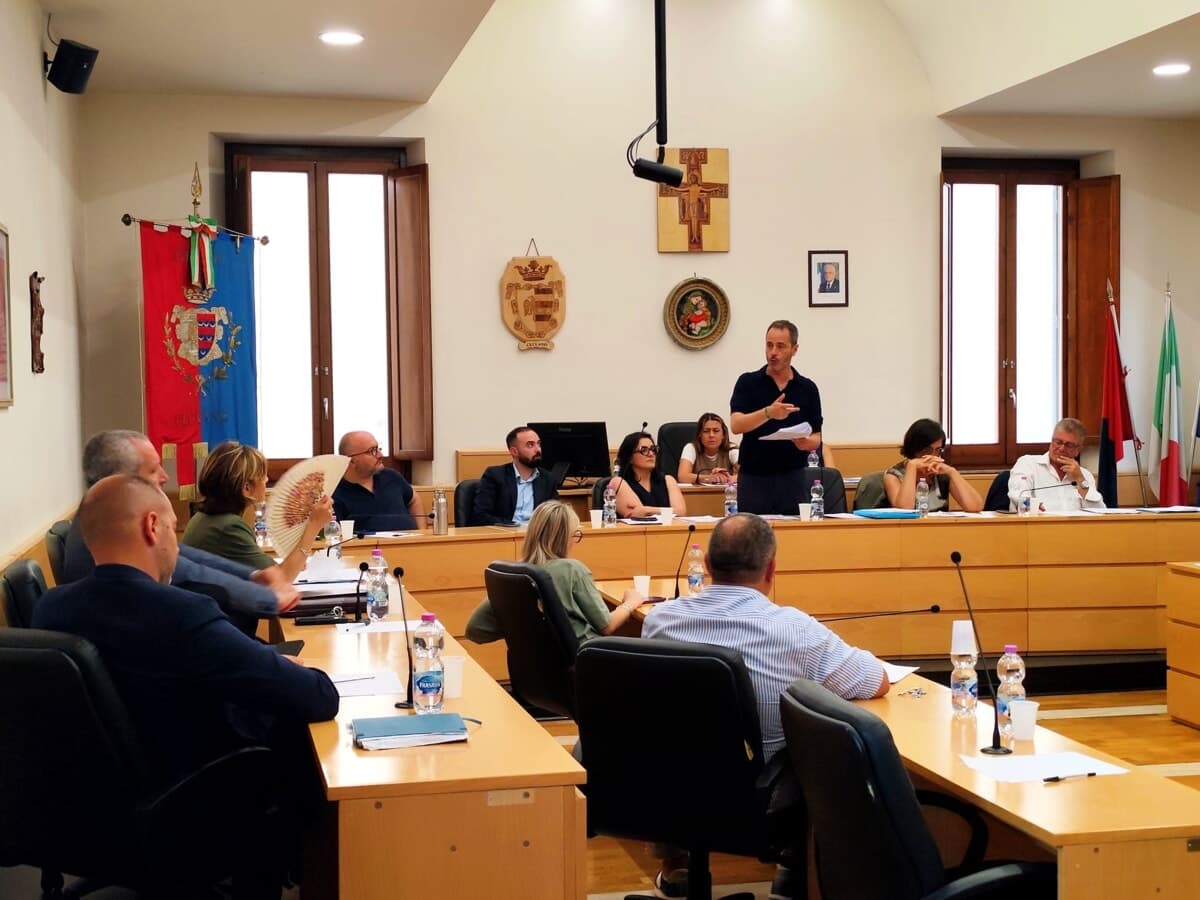 Ceccano, il Consiglio comunale approva PEF, tariffe Tari e nuovo regolamento per sponsorizzazioni e donazioni