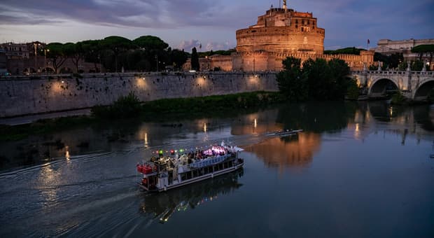  Sul Tevere è tornato ?Fitzcarraldo?: Roma si è trasformata in un teatro a cielo aperto
 