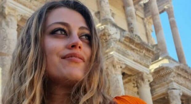  Muore a 31 anni, si era sposata pochi giorni fa. Il marito di Sara Memisha: «Abbiamo affrontato insieme la malattia» 