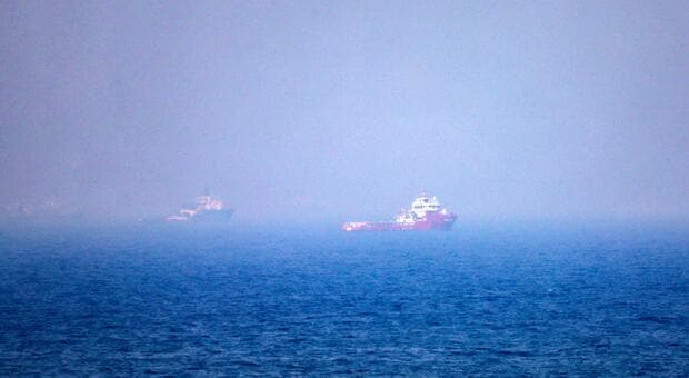  Usa-Iran, bombe e guerra in mare. Trump blocca di nuovo Hormuz: «Chi passa deve pagarci il pedaggio del 20%» 