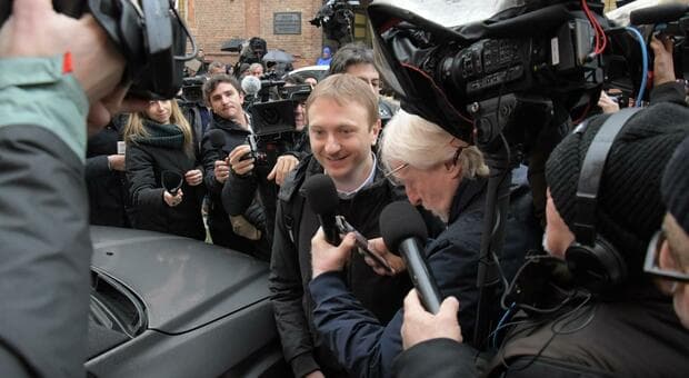 Alberto Stasi assolto dopo la revisione? Quanto vale il risarcimento: la cifra a sorpresa. De Rensis: «Lui sa che illudersi può essere pericoloso» 