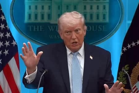 Iran-Usa, cresce la tensione su Hormuz: Trump aspetta la risposta di Teheran sull’accordo