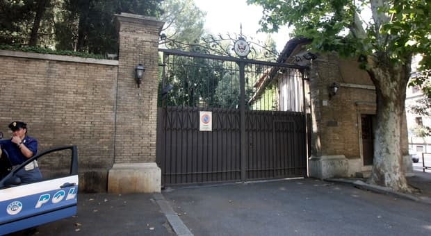  Trump attacca Meloni, l?Italia diserterà Villa Taverna. «Non mi faccio trattare così» 