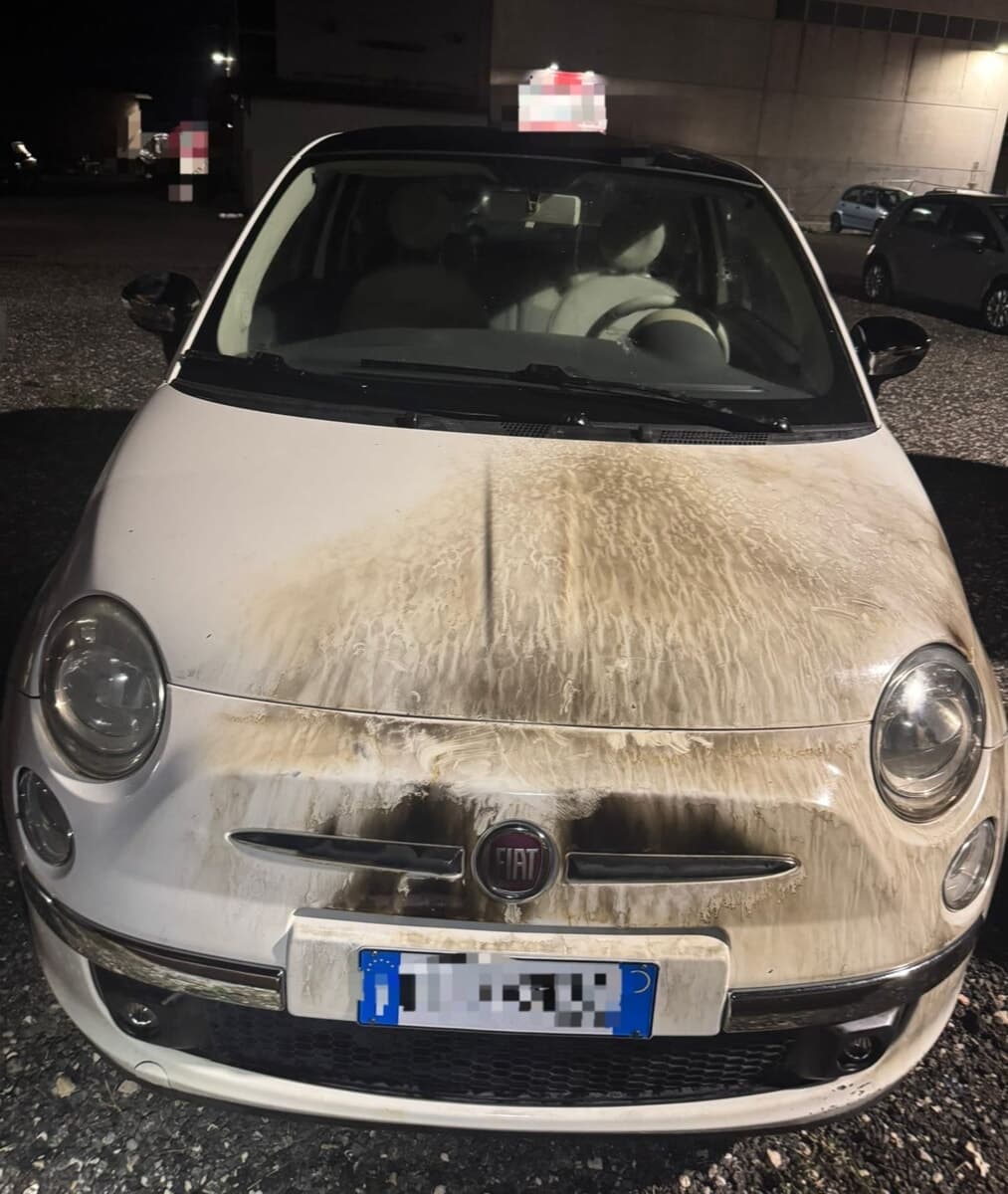 Bottiglia incendiaria contro un’autodemolizione a Ceccano: in fiamme una Fiat 500