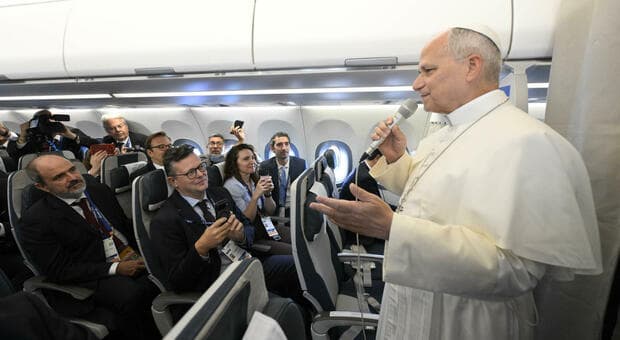  Leone XIV difende la libertà di stampa: «Sono molto contento che siate qui», da Parigi manda un messaggio a Trump 