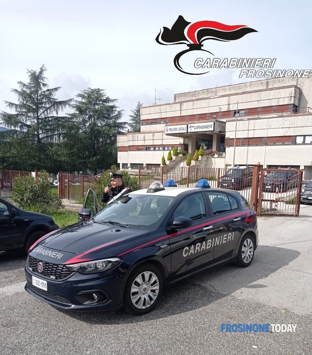 Ceccano, distrugge il braccialetto elettronico durante una lite: dai domiciliari finisce in carcere