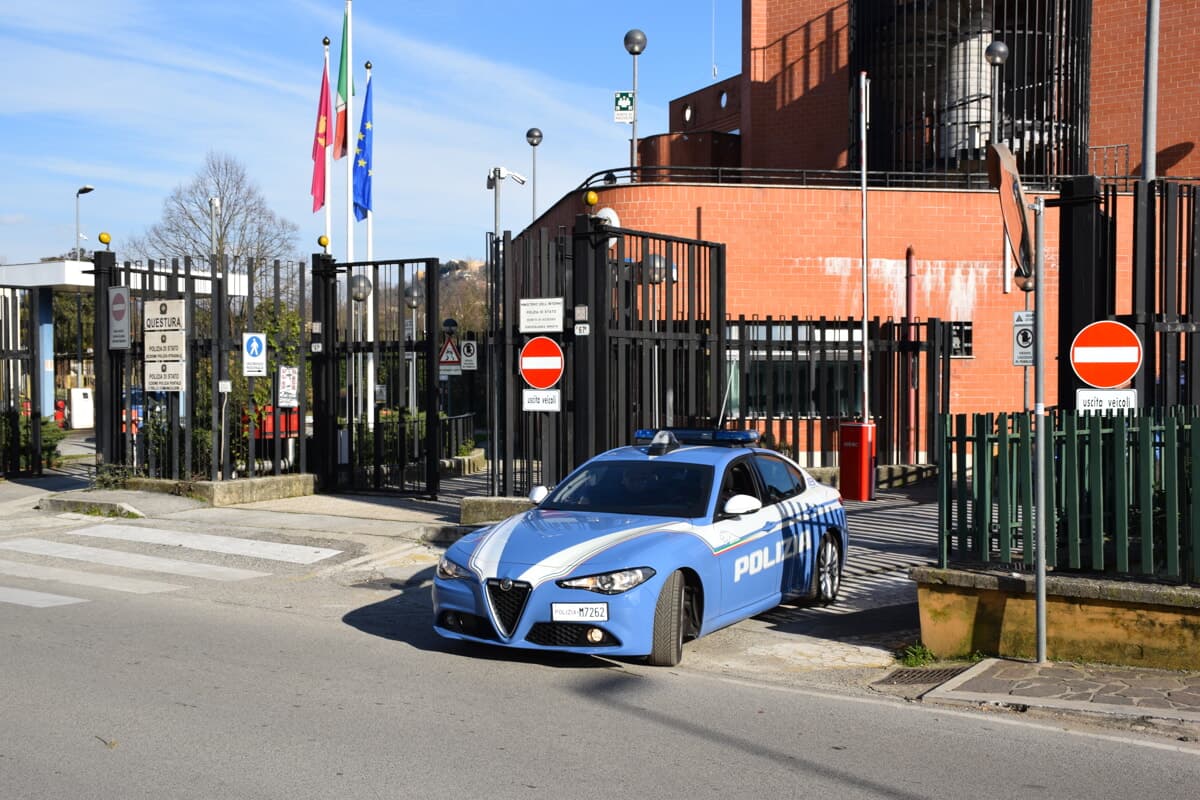 Frosinone, dipendente sorpreso a rubare nel magazzino: denunciato