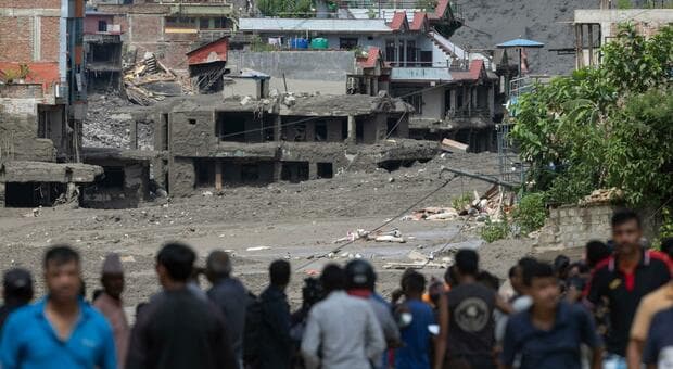  Cosa è successo in Nepal: le cause dietro la frana distruttiva. Prima la scossa di terremoto poi la ?valanga? di ghiaccio e roccia 