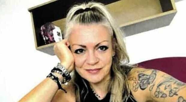  Laura Favero si accascia e muore a 51 anni sotto gli occhi dei genitori. «Non mi sento molto bene»: il malore e il dramma a Treviso 