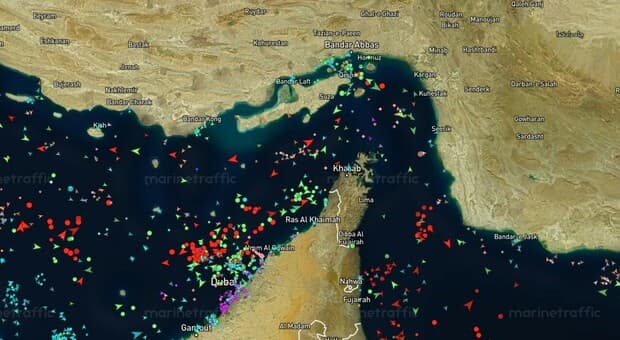  Hormuz, la navigazione pericolosa tra 80 mine nel Canale, Gps «disturbati» e il rischio scogli: ecco perché lo Stretto è ancora bloccato 