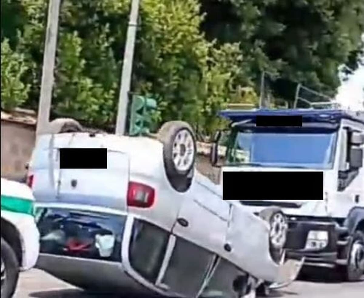 Valmontone, due auto precipitano da una bisarca davanti al casello autostradale