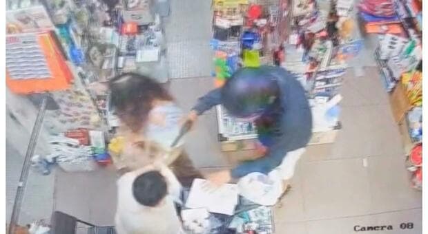  Ladri pistoleri bloccati a Ostia: ecco dove si nascondevano. I due uomini responsabili delle rapine a mano armata 