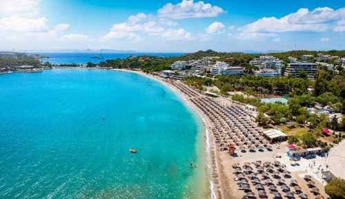 Atene, dramma in spiaggia: anziano muore dopo una lite per un lettino
