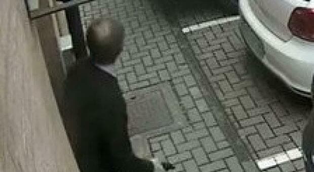  Roggero prese a pugni e minacciò con la pistola il fidanzato della figlia e i genitori. La vicenda del 2005 finita con un patteggiamento 
