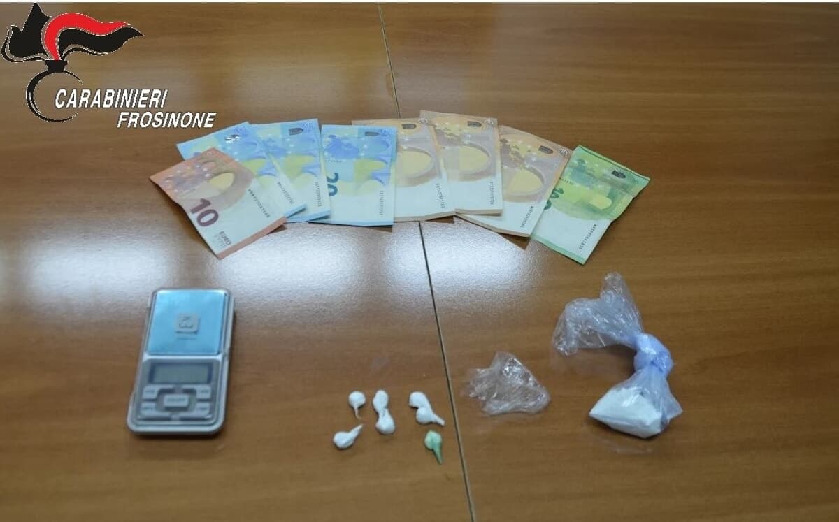 Veroli, nervoso alla vista dei Carabinieri: trovato con la cocaina e arrestato