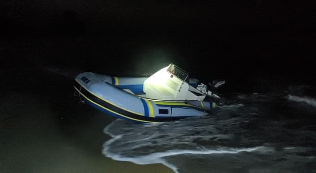  Nettuno, gommone disperso trovato in mare a Torre Astura: si cerca il proprietario 