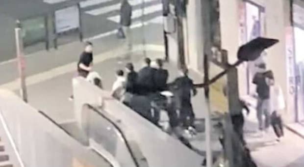  Roma, malamovida nel quartiere Africano: tripla fila, schiamazzi e locali che chiudono all'alba. «Noi, ostaggi in casa nostra» 
