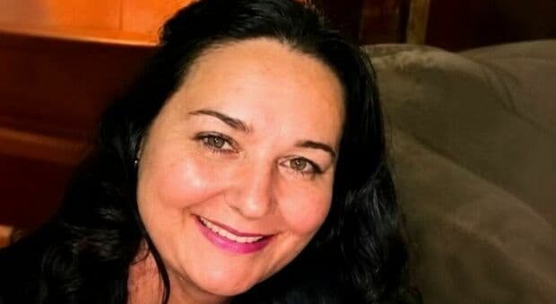  Francesca Mannina, l'italiana morta nel terremoto. Il fratello: «Ha cercato di scappare dalla porta, è rimasta intrappolata. Il compagno si è salvato» 
