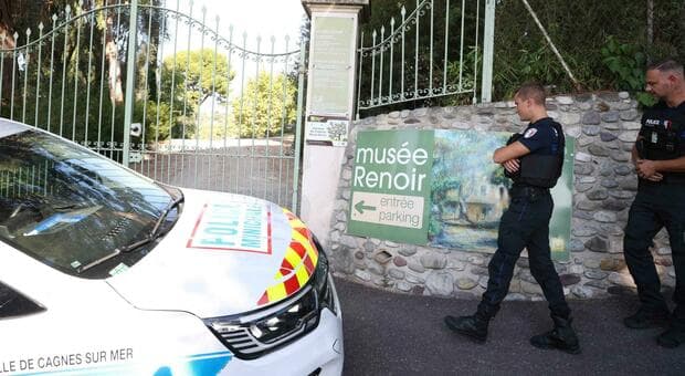  Furto Renoir, rubati quattro quadri dal museo di Cagnes-sur-Mer in Costa Azzurra: valgono 9 milioni di euro 