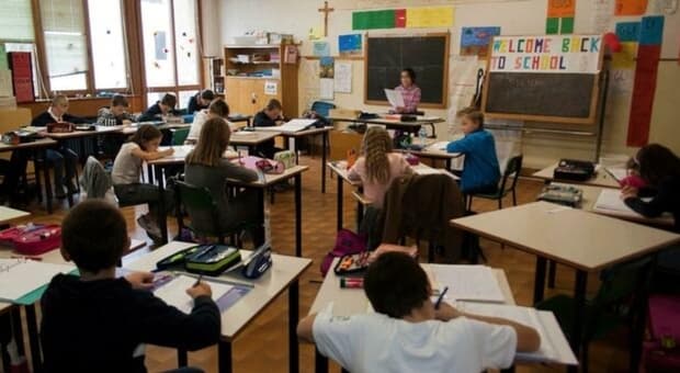  «Senza insegnante di sostegno non mando a scuola mio figlio autistico. Ci avevano promesso una continuità» 