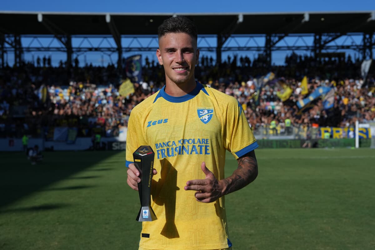 Frosinone, Raimondo si ferma: tendinopatia al tendine d’Achille. I tempi di recupero