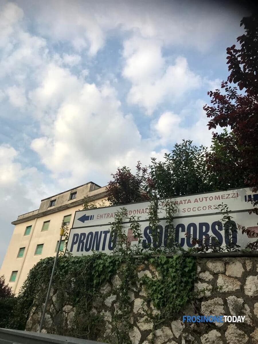 Colleferro, violenza al Pronto Soccorso. Aggredito un infermiere e mano fratturata