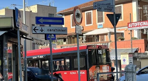  Cartelli per tutti. La giungla della segnaletica all?incrocio fra Via della Pisana e Via dei Gonzaga 