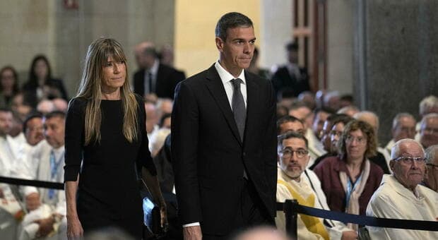  Begona Gomez, la moglie di Pedro Sanchez rinviata a giudizio: obbligo di firma e passaporto ritirato 
