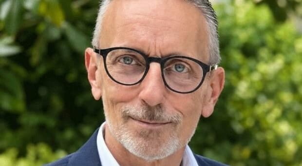  Renzo Mattiuzzo guarisce dalla malattia e organizza una festa con gli amici: dopo la cena si sente male e muore 