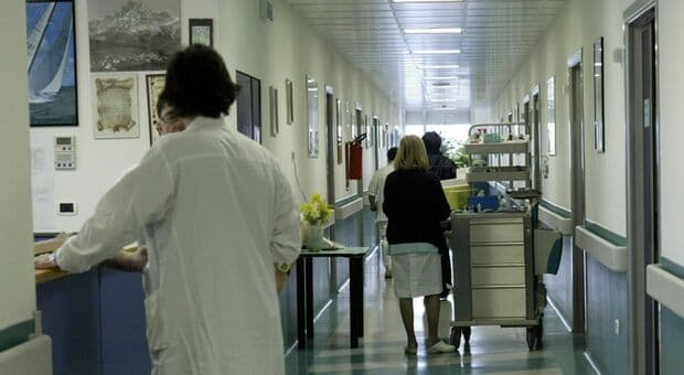 Roma, medici di famiglia e ospedali, corsa per sostituire i pensionati. «Nel 2027 lasceranno il lavoro quasi 700 dottori» 